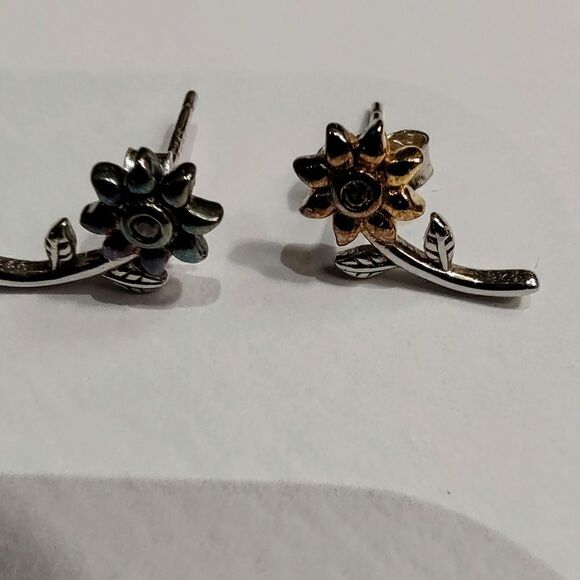 Dainty Flower Pierced Post Earrings - Picture 4 of 10